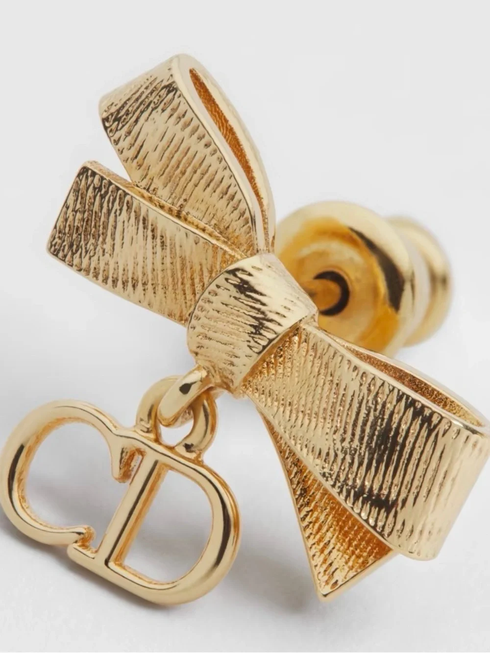 N/A elegant gold